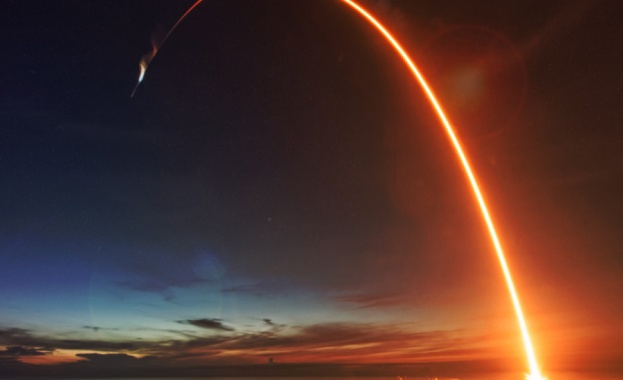 SpaceX изстреля дървен сателит SpaceX изстреля дървен сателит