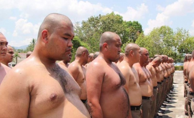 Тайланд изпраща всички дебели полицаи на лагер за отслабване