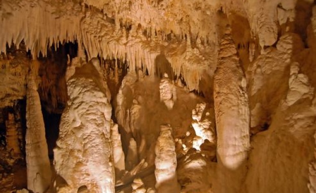 Откриха най-голямата солна пещера в света