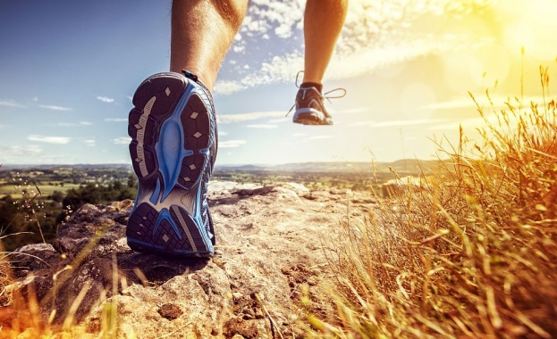 На жителите на Париж вече е забранено да излизат навън