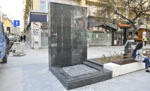 Фандъкова: Общината няма да плаща демонтажа на "стената" от площад "Гарибалди" 