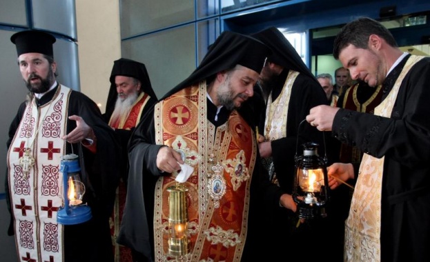  Старозагорският владика Киприан ще донесе благодатния огън от Йерусалим