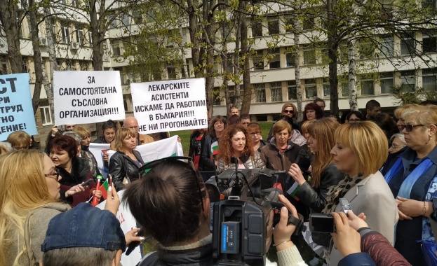  Мая Манолова на протеста във Враца: Ще бъда навсякъде, където мачкат граждански права 