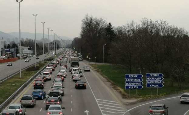Катастрофа блокира движението по Цариградско шосе в София. Четирима души