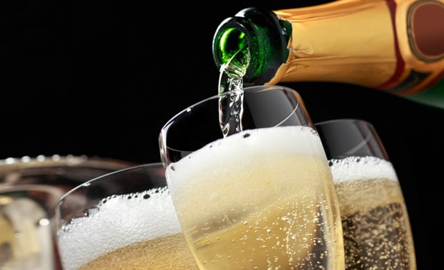 Французите пият все по-малко шампанско
