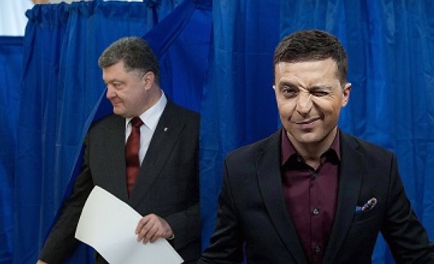Помпео​ разговаря с кандидатите за президент на Украйна Порошенко и Зеленски 