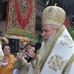 Епископ Сионий получава жезъла на Бачковския манастир