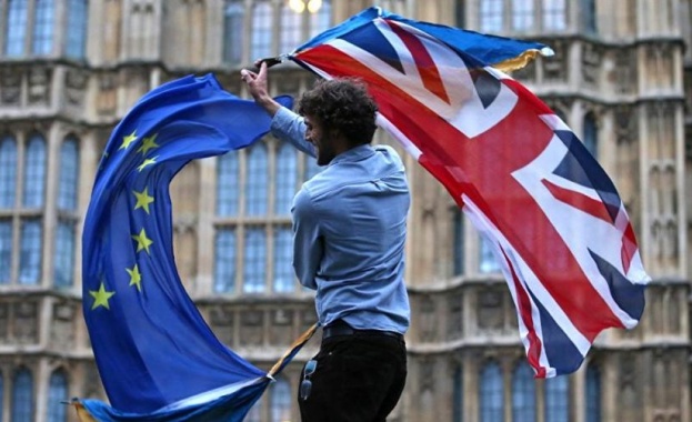 ЕС предупреждава граждани и бизнес да се подготвят за Брекзит без споразумение
