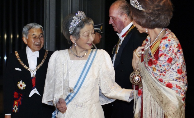 Император Акихито и императрица Мичико празнуват 60-годишнина от сватбата