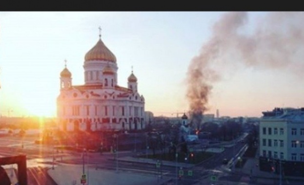 Пожар избухна в храма „Христос Спасител" в центъра на Москва