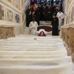  За първи път от 3 века: Отвориха Светите стъпала, по които е преминал Христос 