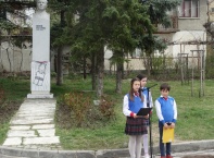 Отбелязване на Деня на космонавтиката пред паметника на Юрий Гагарин в Банкя