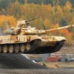 Русия изпраща нови танкове във военната си база в Таджикистан 