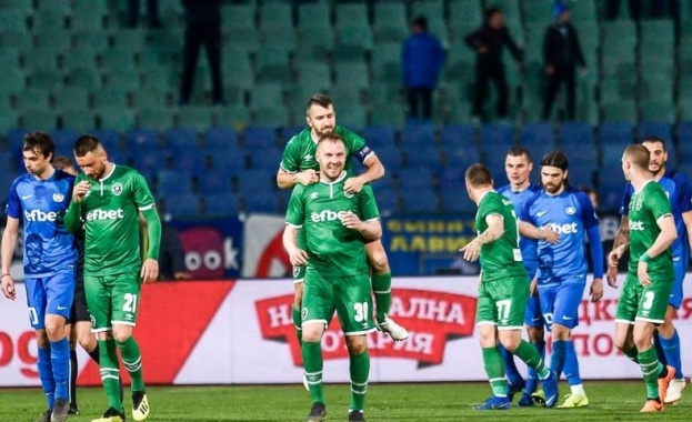 Моци остана без допълнително наказание за радостта си пред феновете на "Левски"