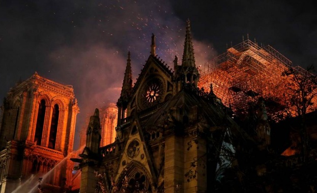 Руската църква: Пожарът в Нотр Дам е страшна поличба