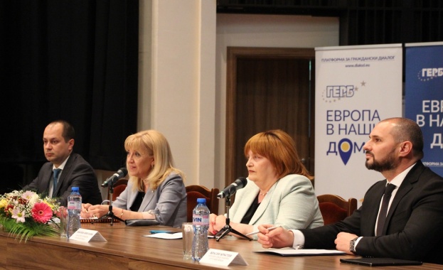 Министър Петя Аврамова: От 15 май започва тестването на тол системата