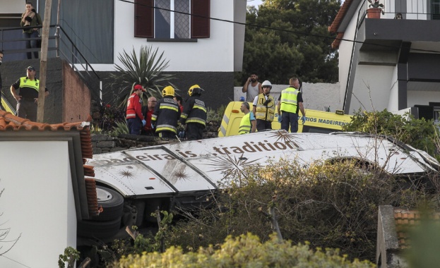 Автобус с германски туристи се обърна на Мадейра, 29 загинаха (видео) 