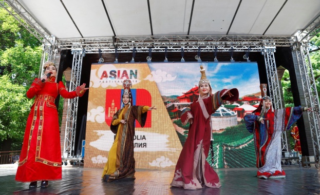  Фестивалът „Магията на изтока“ събира изкуството 16 азиатски държави (снимки)
