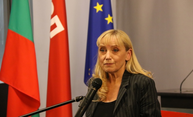 Елена Йончева: АПИ не желае да бъде извършена независима проверка на българските пътища
