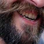 Мъжките бради с повече бактерии от кучешка муцуна