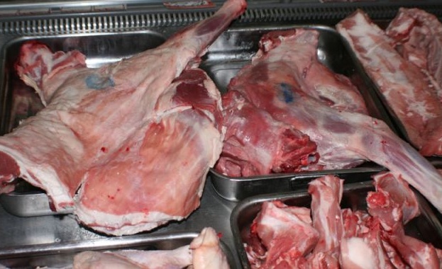 Агенцията по храните проверява сигнал за 80 тона агнешко месо от Македония 