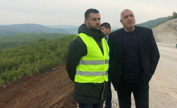 Борисов прави първа копка на участъка от пътен възел "Боаза" до пътя Русе-Велико Търново 