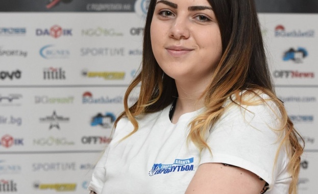  16-годишната Нургюл Салимова е гросмайстор по шах