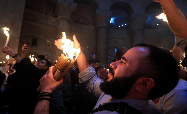 Благодатният огън от Йерусалим ще пристигне тази вечер в Русе