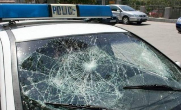 Пияни мъже потрошиха полицейска патрулка в Куклен