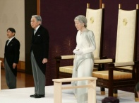 Японският император Акихито абдикира