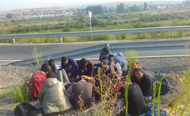 26 мигранти са задържани в землището на горнооряховското село Янтра