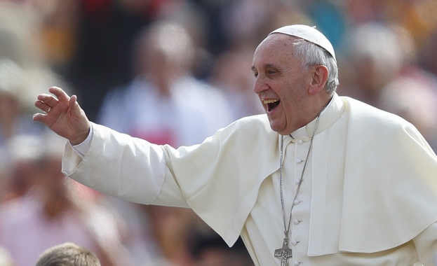 Папа Франциск се ваксинира срещу коронавирус
