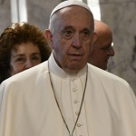 Папата изпитва болки, пропуска религиозни служби