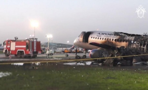 Намериха черните кутии на самолета, който изгоря на „Шереметиево”