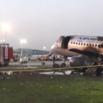 Намериха черните кутии на самолета, който изгоря на „Шереметиево”