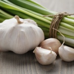 Проучване: Киселото мляко може да неутрализира миризмата на чесън