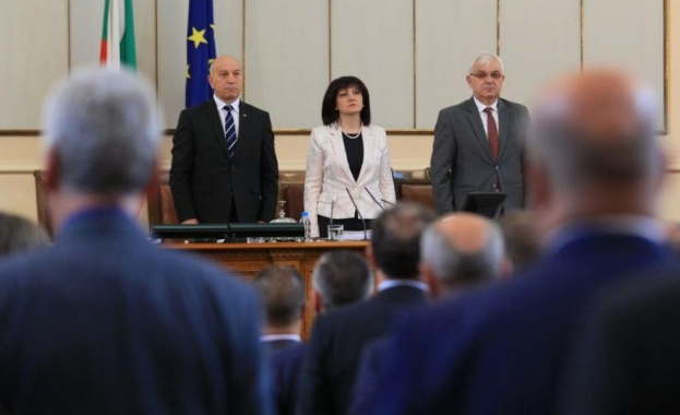 Новата парламентарна сесия започна с химните на България и на ЕС 