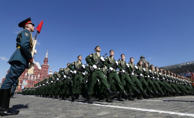 Русия отбелязва победата във Великата отечествена война със зрелищен военен парад