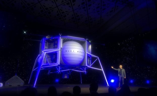 Джеф Безос показа макет на лунен апарат, наречен "Блу муун" 