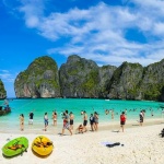 Райският залив, станал известен от филма „Плажът” – затворен за туристи до 2021 г. 