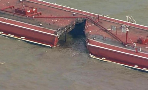 Петролен разлив край Хюстън след сблъсък на плавателни съдове 