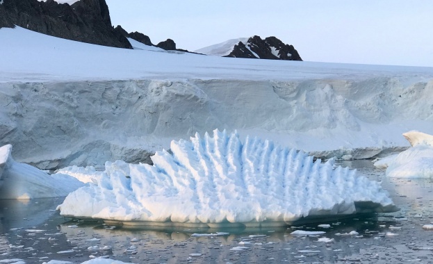 Уникален експеримент: Учени ще изследват климата, „уловени“ в арктически лед 