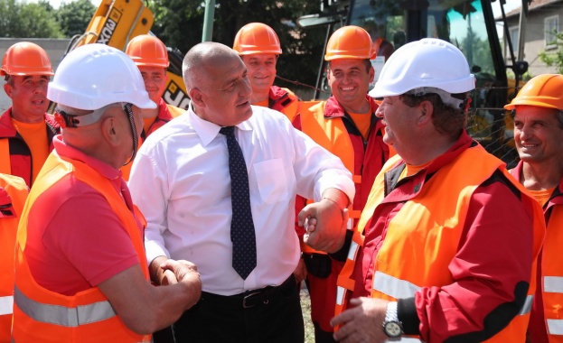 Борисов: Откриваме все нови и нови заводи, работим и за инфраструктурата