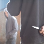  Неизвестни раниха с нож четирима души в кафене в Санкт Петербург