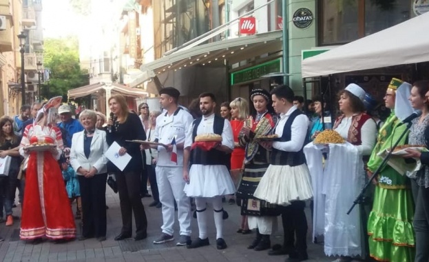 Руската кухня събра почитатели в рамките на Третият панаир „Етнокухня на колела" в Пловдив