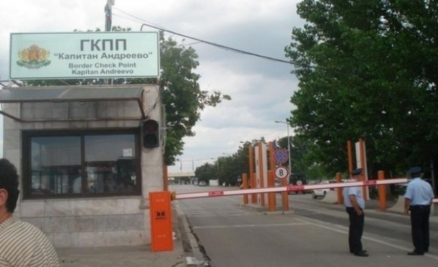 Колони от автомобили на ГКПП "Капитан Андреево" заради рекорден трафик