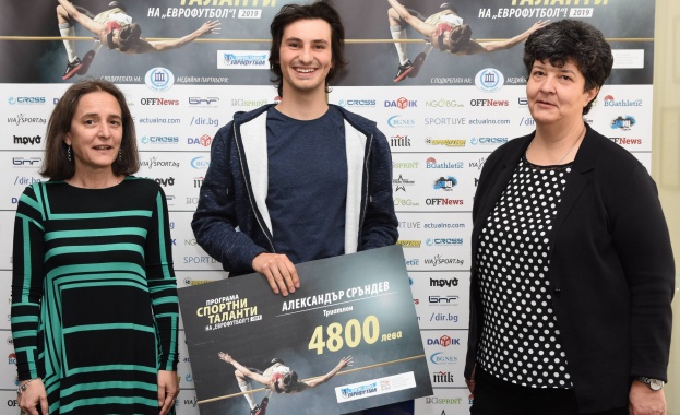 Александър Сръндев получи чек като Спортен талант на  „Еврофутбол"