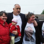 Той храни народа, пои, лекува и учи