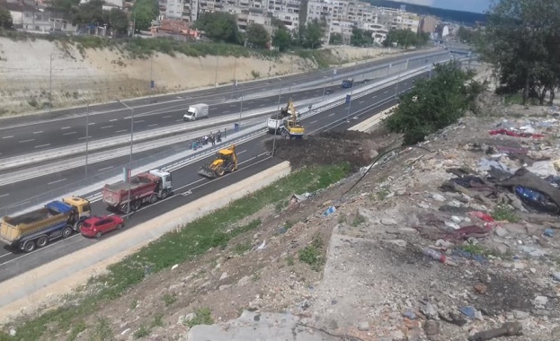  Ново срутване на булеварда във Варна, който глътна над 110 милиона лева