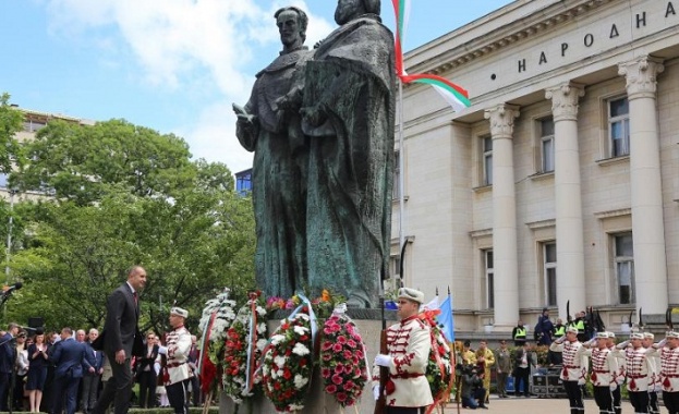 Наименованието на празника 24 май предизвика остър спор между Обединени